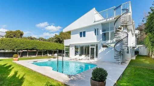 Completely renovated villa with sea views in a prime location in Old Bendinat Completely renovated villa with sea views in a prime location in Old Bendinat