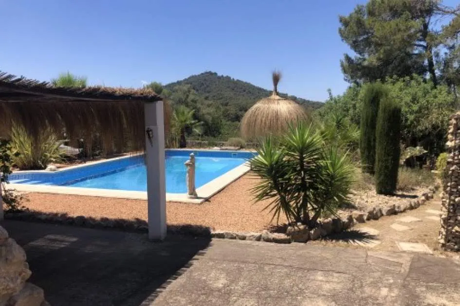 Top maintained finca with pool in absolute tranquility in Petra with views of the mountain of Bonany