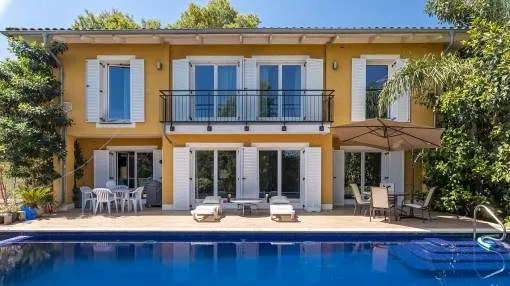 Mediterranean family-villa with tropical garden and infinity pool within walking distance of the Magaluf beach