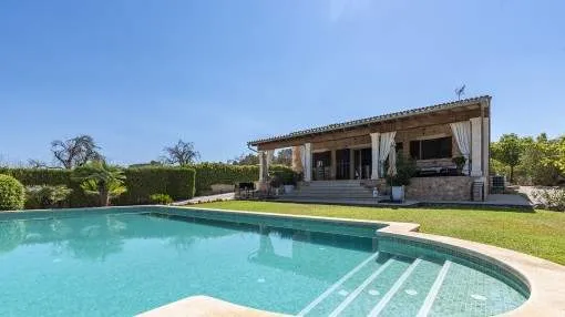 Splendid and bright holiday finca with pool in the outskirts of Sineu