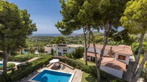 Family-friendly villa with pool and wonderful sea views in a privileged location in Cas Catala