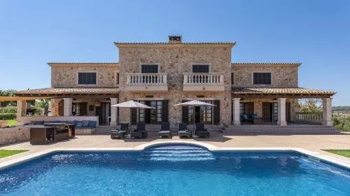 Highly interesting as an investment or as a wonderful finca domicile for a large family near Porto Cristo Highly interesting as an investment or as a wonderful finca domicile for a large family near Porto Cristo