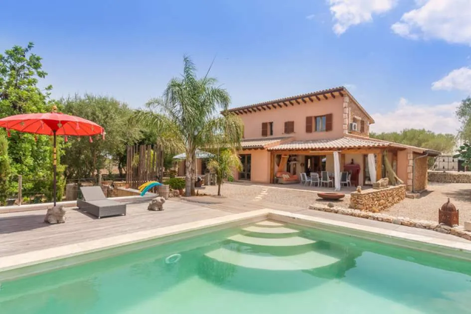 Beautiful rustic finca in a special style with guest house and beautiful views in Llubi