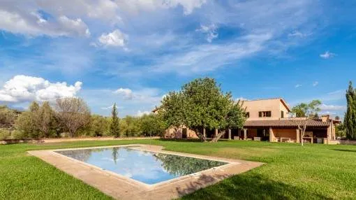 Grand finca-property in a unique location in Establiments on the outskirts of Palma