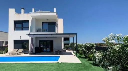 Modern villa with heated pool in a wonderful location in Sa Rapita
