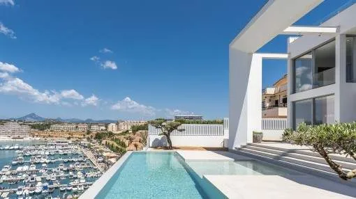 Luxurious newly-built villa on the 1st sea line next to the harbour of Port Adriano