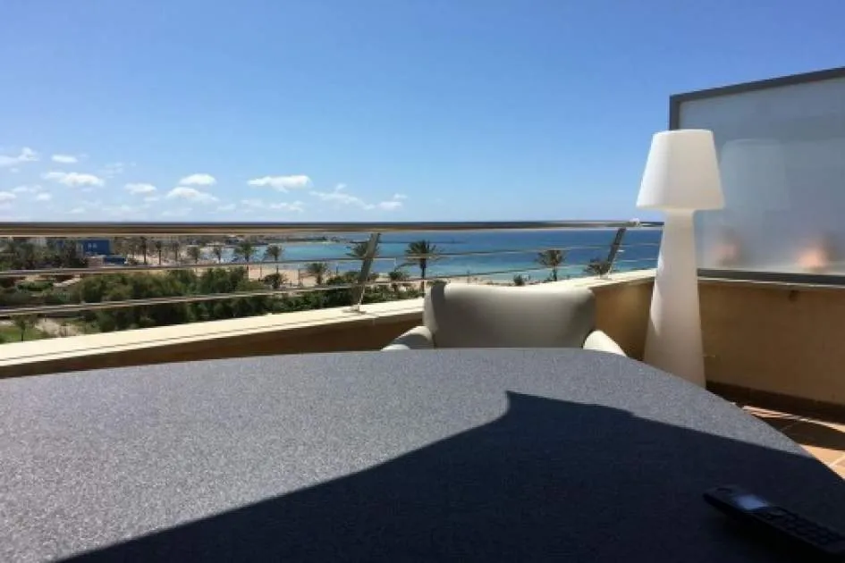 High-quality penthouse apartment with sea views and communal pool close to the beach in Molinar