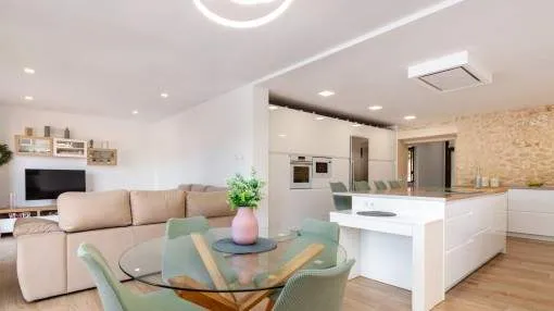 Renovated town-house in Montuiri with garage, pool and sweeping views of the Tramuntana mountains Renovated town-house in Montuiri with garage, pool and sweeping views of the Tramuntana mountains