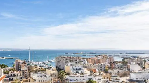 Terraced house with private roof terrace in Palma, El Terreno