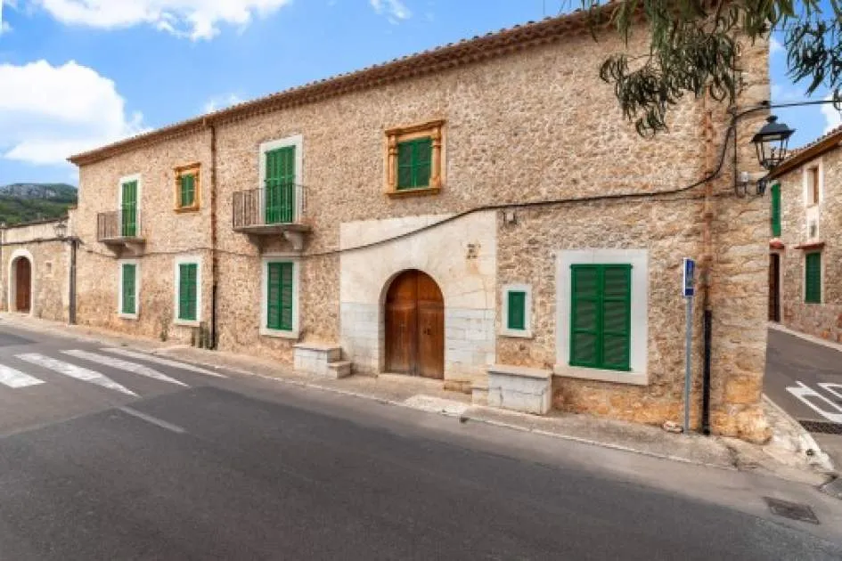 Historic town-mansion with potential for various uses in Mancor de la Vall