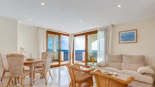 Attractive corner apartment with spectacular sea views on the 1st sea line of Cala d'Or