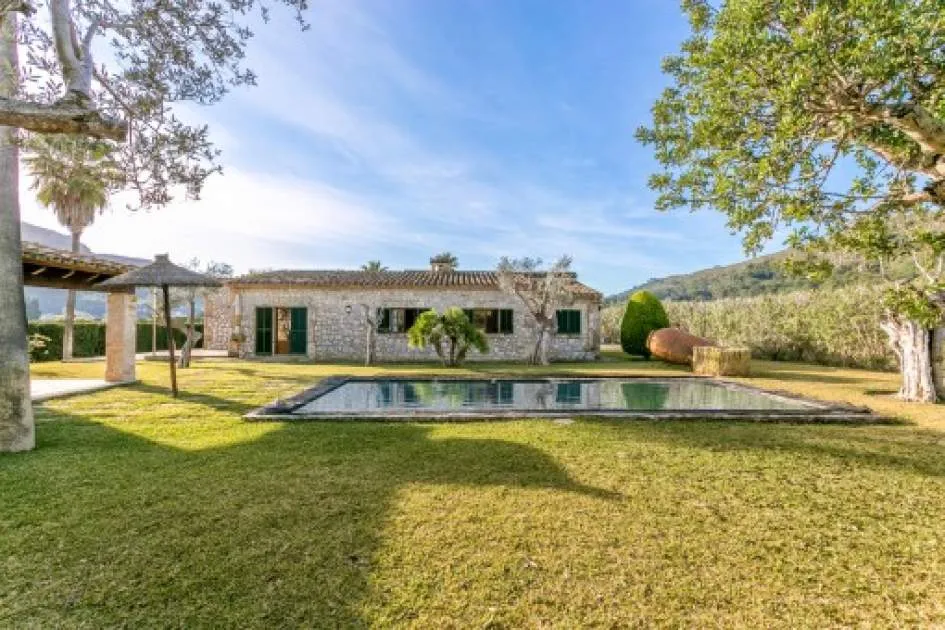 Enchanting, country-house style villa with pool in Alcudia