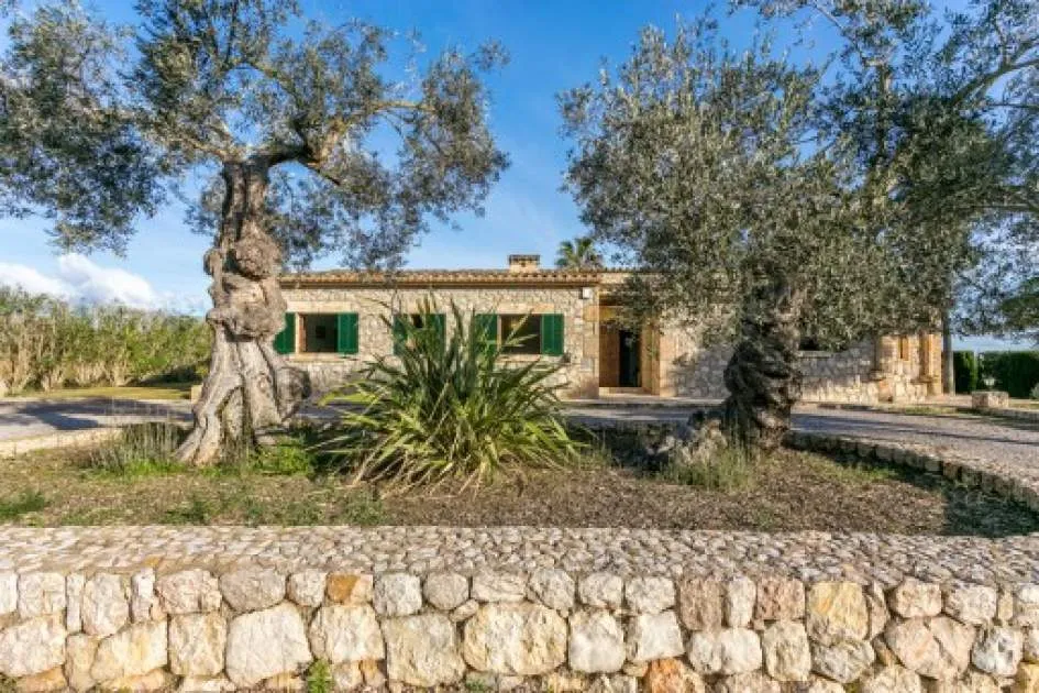 Enchanting, country-house style villa with pool in Alcudia