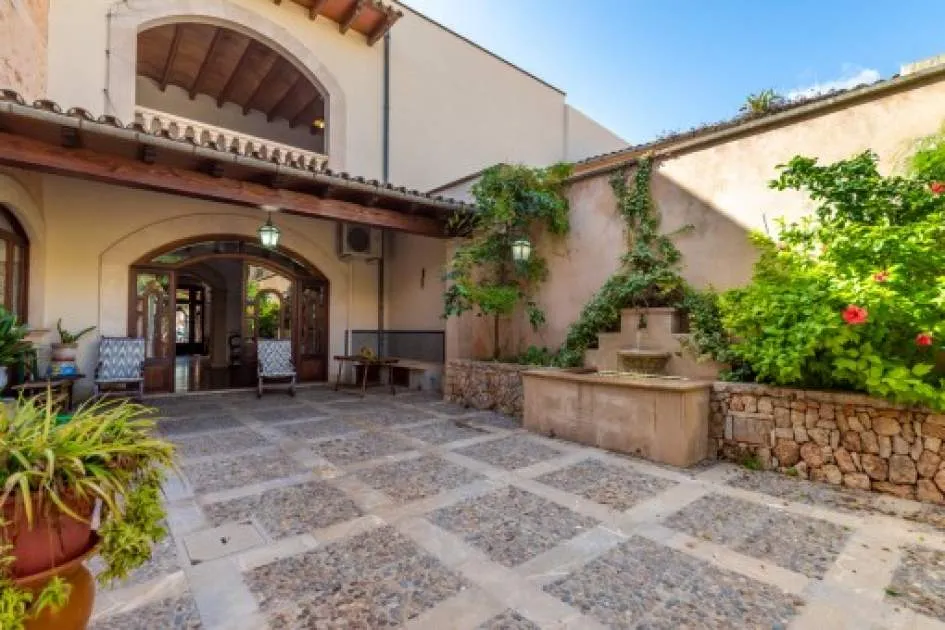 Magnificent 17th-century town-house in the centre of Campos