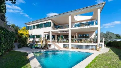 Traditional family villa in Son Dureta with pool, garden and views over the city and the bay of Palma Traditional family villa in Son Dureta with pool, garden and views over the city and the bay of Palma
