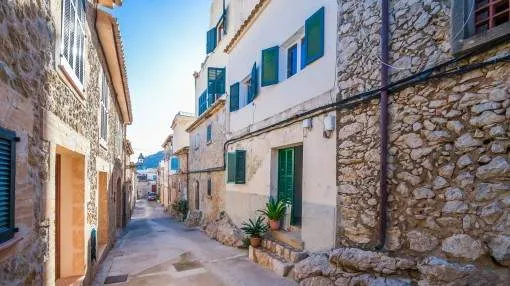 Village house in need of renovation at Mount Calvary of Pollença