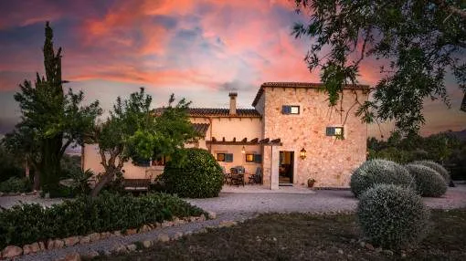 Idyllic finca with enchanting panoramic views, touristic rental licence and pool near Porreres Idyllic finca with enchanting panoramic views, touristic rental licence and pool near Porreres