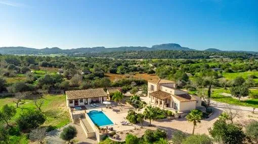 Idyllic finca with enchanting panoramic views, touristic rental licence and pool near Porreres Idyllic finca with enchanting panoramic views, touristic rental licence and pool near Porreres