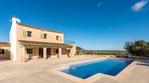 Wonderful, renovated natural-stone finca in Es Llombards with touristic rental licence and spectacular views of Santani