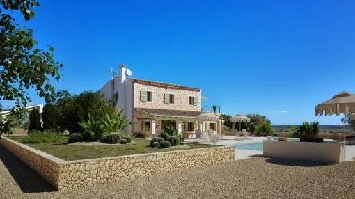 Wonderful, renovated natural-stone finca in Es Llombards with touristic rental licence and spectacular views of Santani
