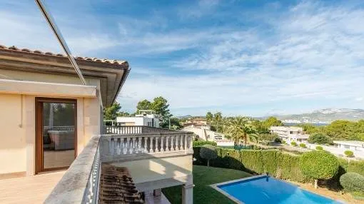 Stylish family-villa with large garden and views of the  bay of Santa Ponsa