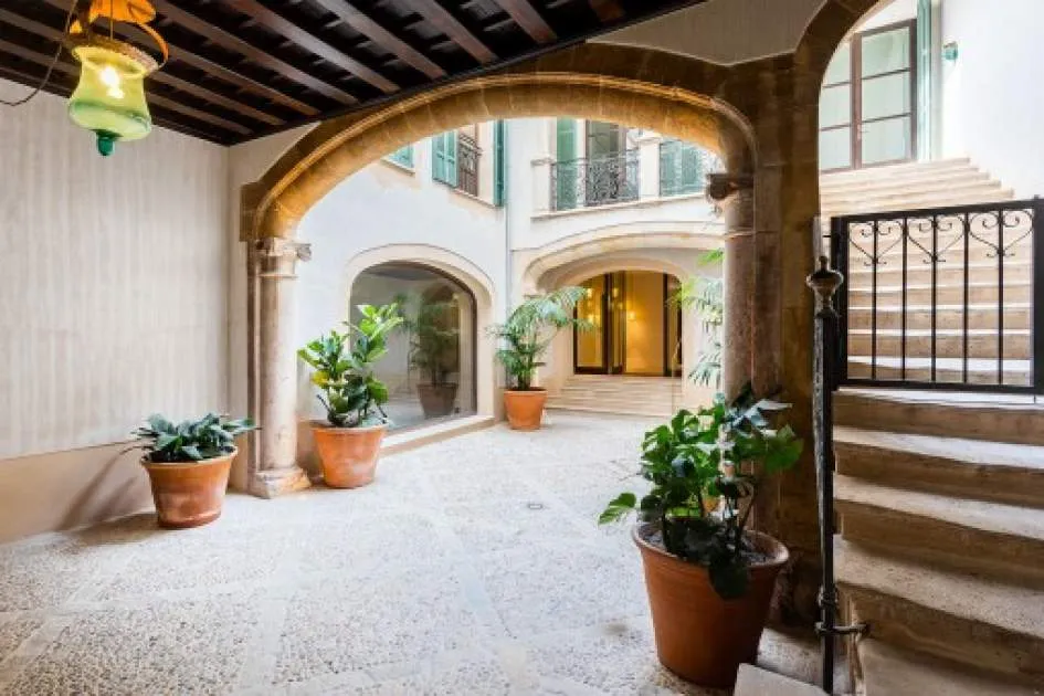 Luxurious, newly-built apartment in the centre of the old-town of Palma with indoor pool and gym