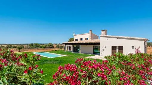 Energy-efficient, newly-built finca with wonderful sweeping views in a prime location near Ses Salines