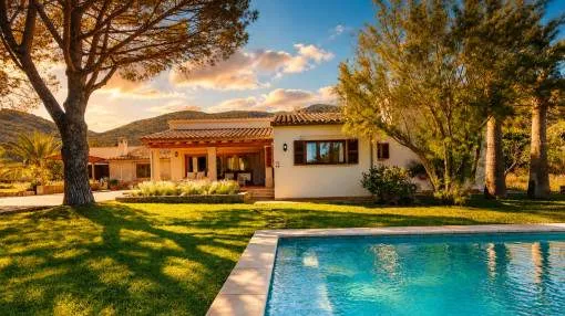 Rustic-style villa with mountain views and holiday rental license in Pollensa