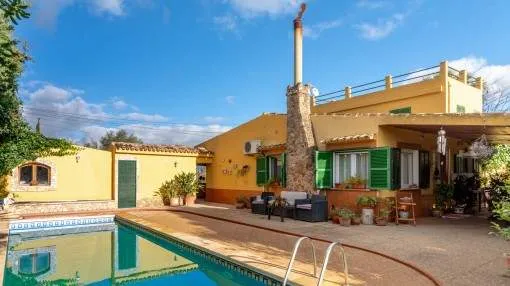 Country-house with pool quietly situated near to Consell