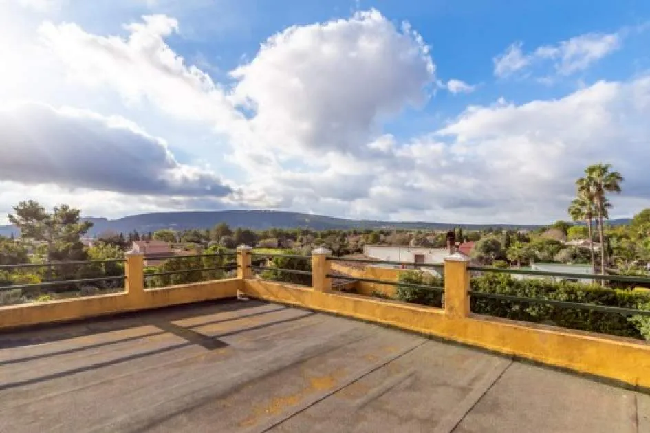 Country-house with pool quietly situated near to Consell