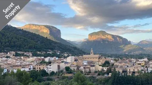 Store in the middle of Alaró
