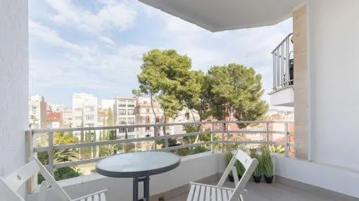 Newly-renovated 4-bedroom apartment with terrace quietly located in Santa Catalina