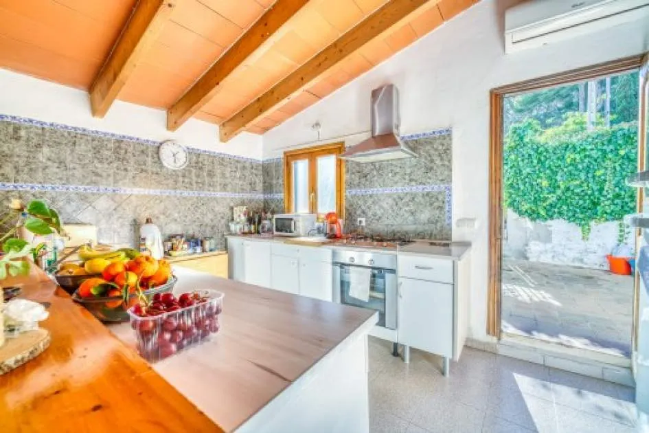 Village-house in need of renovation with wonderful views in Pollença