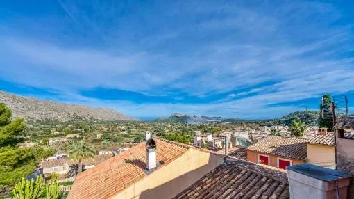 Village-house in need of renovation with wonderful views in Pollença