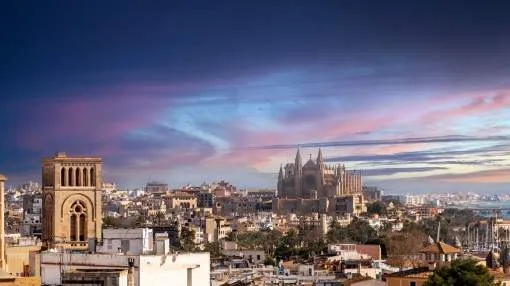 Centrally-situated apartment with 2 terraces and views of the sea, the harbour and Palma Tennis Club Centrally-situated apartment with 2 terraces and views of the sea, the harbour and Palma Tennis Club