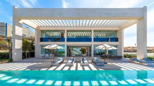 Fantastic luxury-villa on the first sea-line in Son Veri Nou