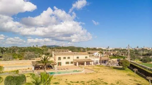 Mediterranean natural-stone finca with pool and touristic rental licence on the outskirts of Santanyi