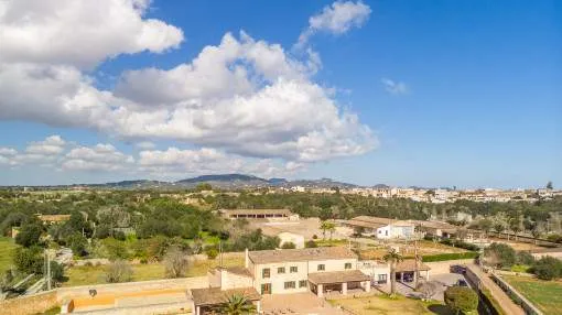 Mediterranean natural-stone finca with pool and touristic rental licence on the outskirts of Santanyi