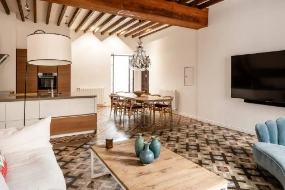 Very tastefully-renovated town-apartment in Palma