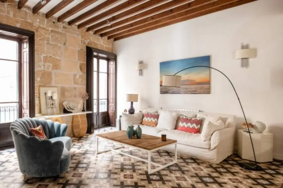 Very tastefully-renovated town-apartment in Palma
