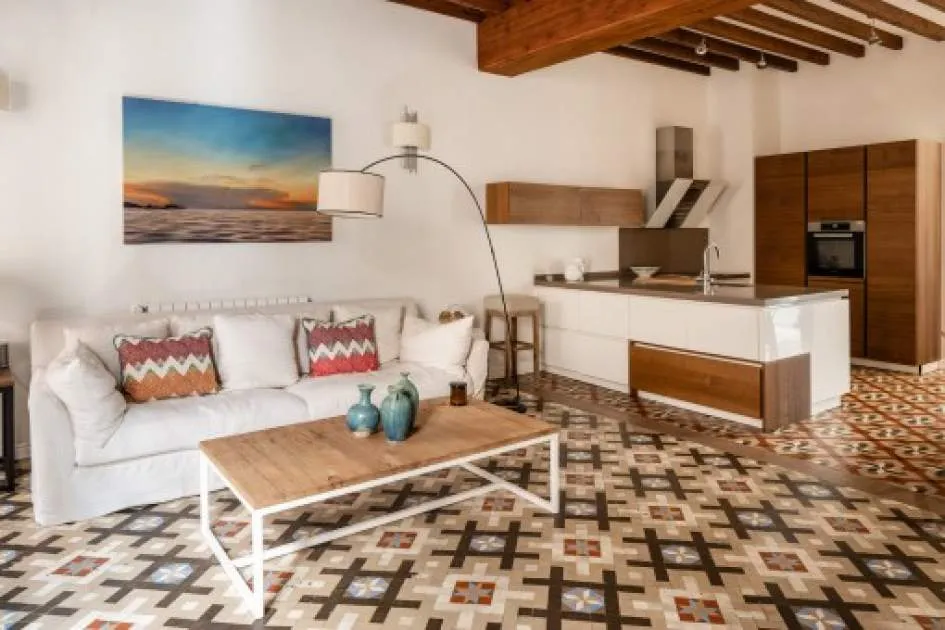 Very tastefully-renovated town-apartment in Palma