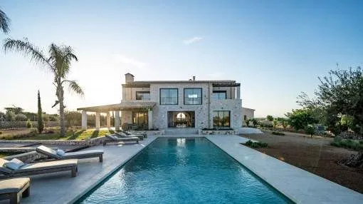 Unique luxury-finca with pool and wonderful sea views in an excclusive location in Cala Llombards Unique luxury-finca with pool and wonderful sea views in an excclusive location in Cala Llombards