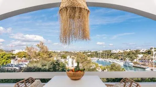 Beach-house style apartment with spectacular harbour views in Cala d`Or