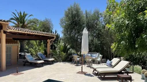 Romantic finca with enchanting garden and breathtaking views of the valley near San Lorenzo Romantic finca with enchanting garden and breathtaking views of the valley near San Lorenzo