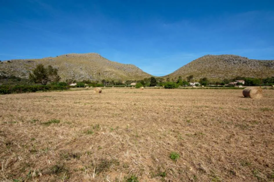 One-level finca with touristic rental license and pool in a quiet side- street close to Port de Pollensa and the beach