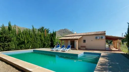 One-level finca with touristic rental license and pool in a quiet side- street close to Port de Pollensa and the beach