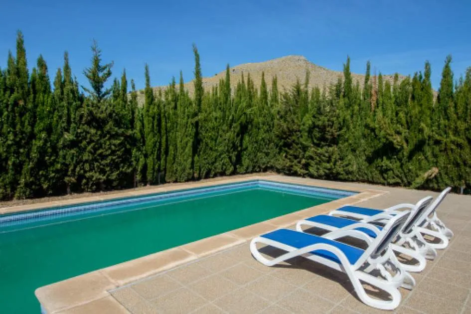 One-level finca with touristic rental license and pool in a quiet side- street close to Port de Pollensa and the beach