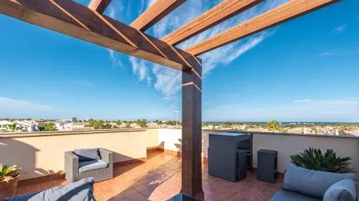 Fantastic penthouse with large roof terrace and sweeping sea views in Cala Murada