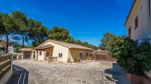 Investment: Single-story house on 2 plots with the potential for constructing a small residential complex in Son Serra de Marina Investment: Single-story house on 2 plots with the potential for constructing a small residential complex in Son Serra de Marina
