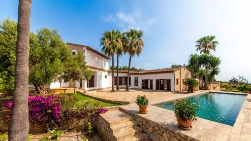 Luxurious finca with breathtaking views of the Tramuntana mountains with touristic licence